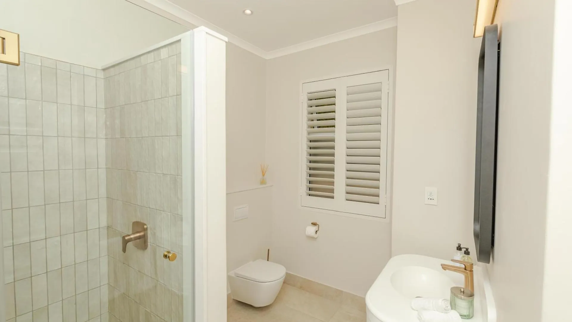 The Helderview Luxury Suites Somerset West Guest house