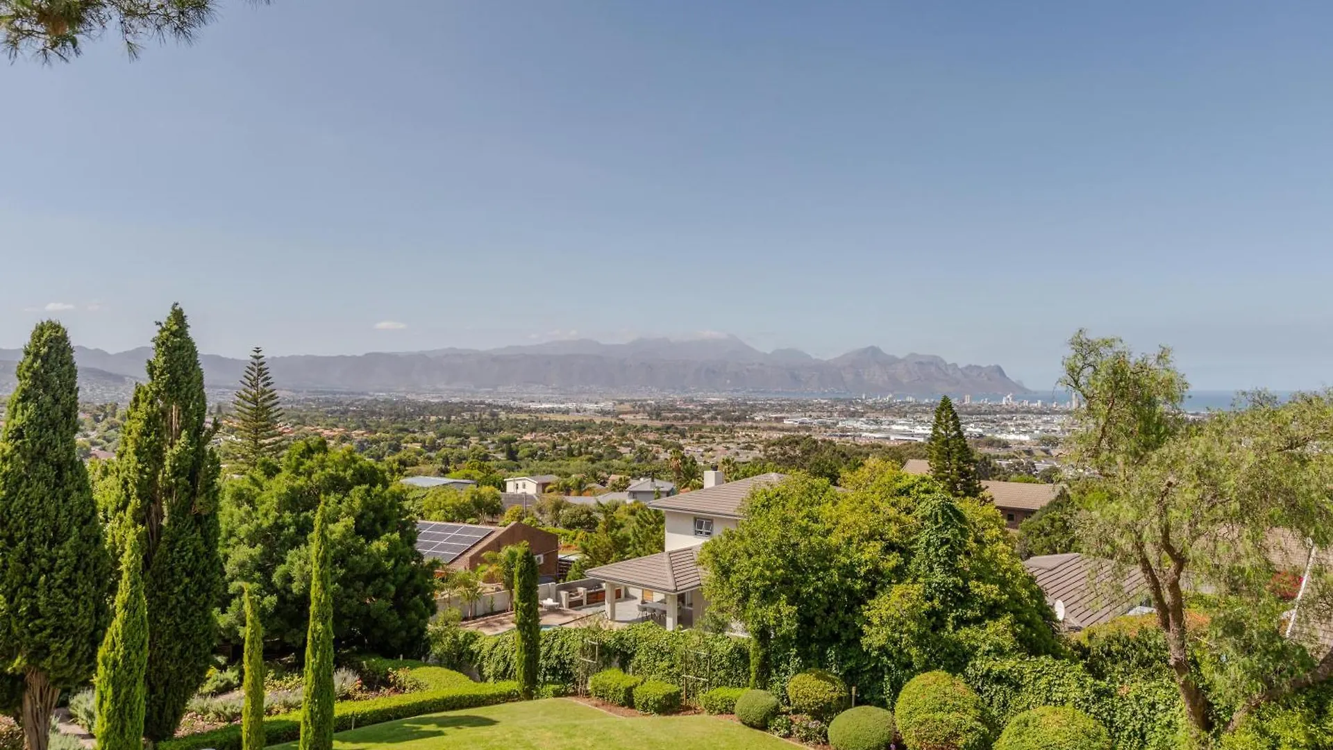 Guest house The Helderview Luxury Suites Somerset West