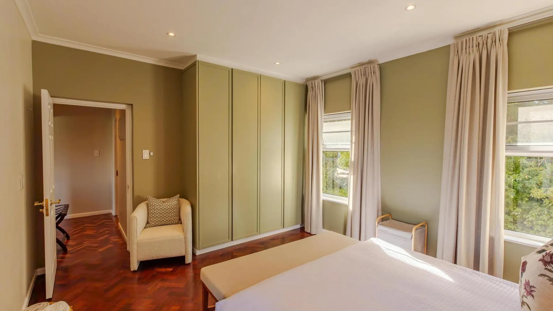 The Helderview Luxury Suites Somerset West