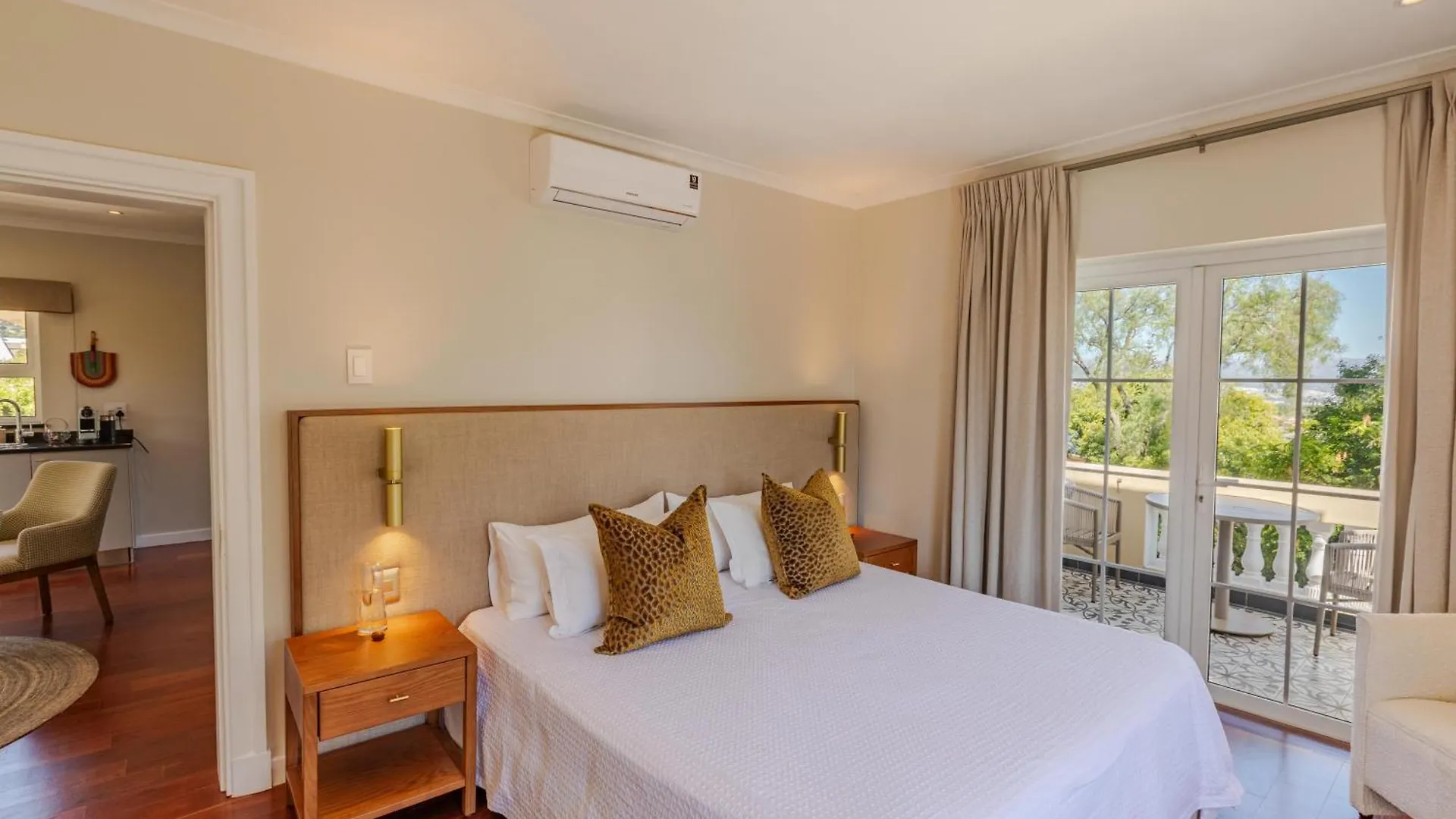 The Helderview Luxury Suites Somerset West Guest house