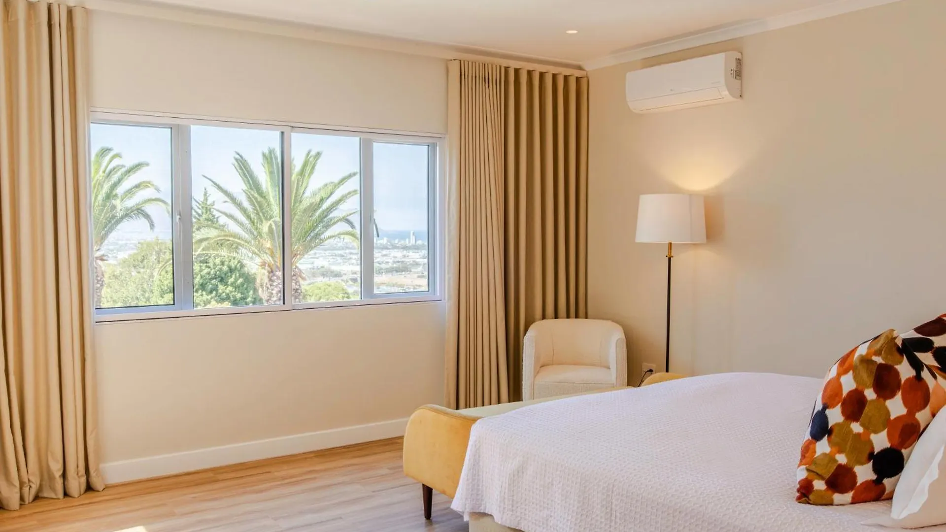 Guest house The Helderview Luxury Suites Somerset West