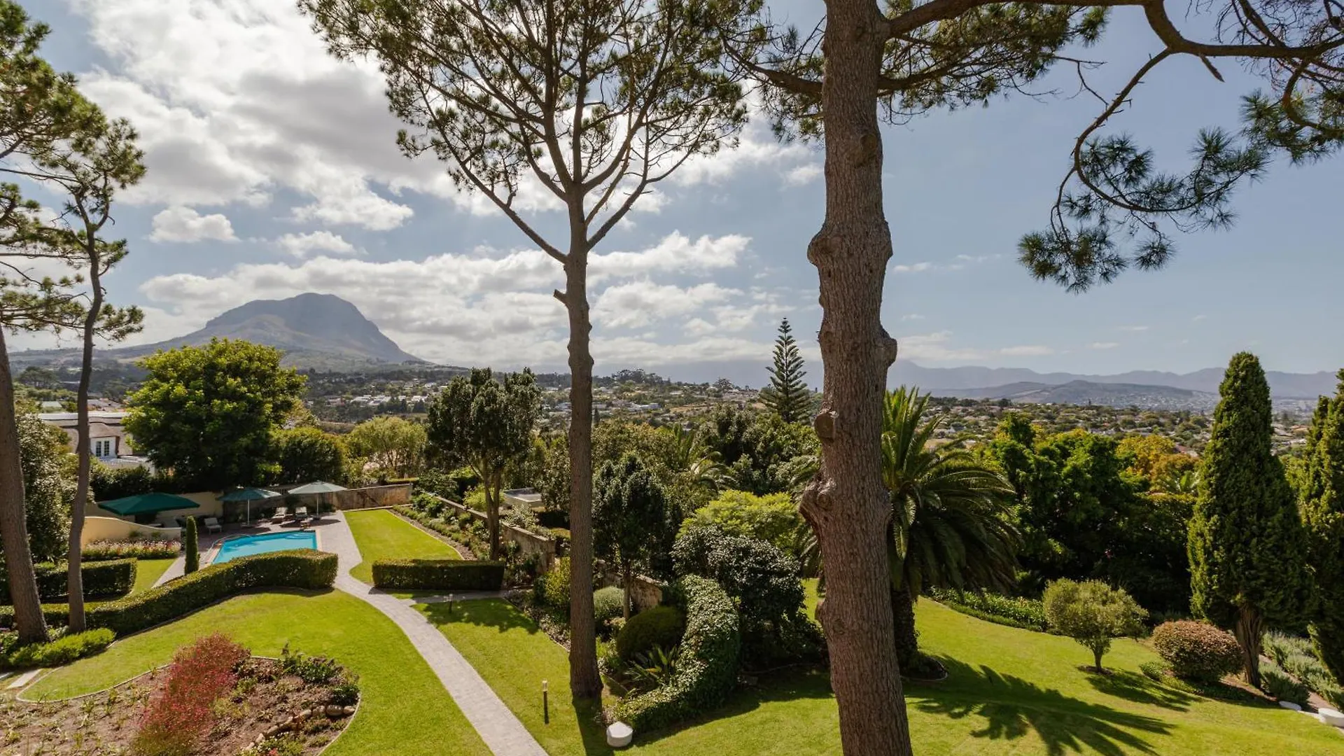 The Helderview Luxury Suites Somerset West Guest house
